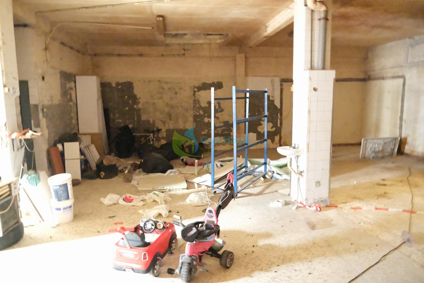 For sale of commercial in Sevilla