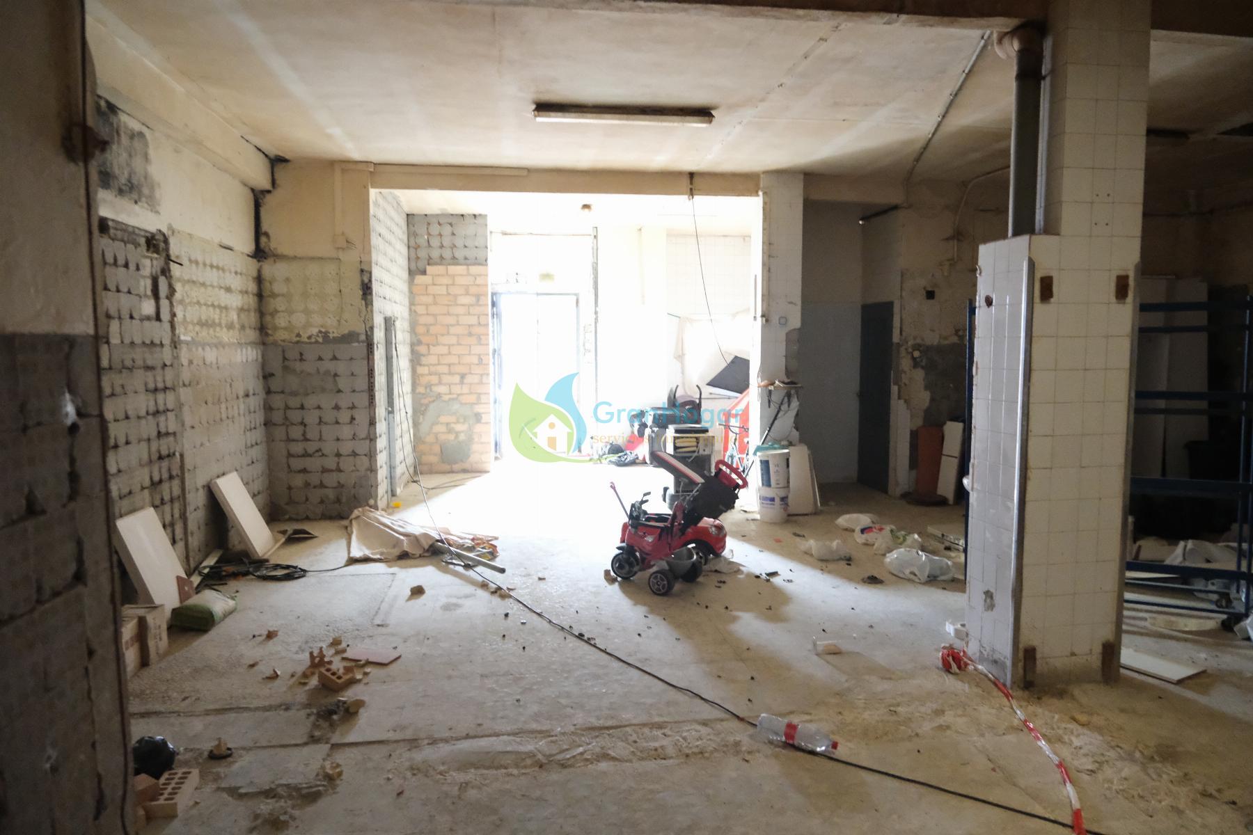 For sale of commercial in Sevilla