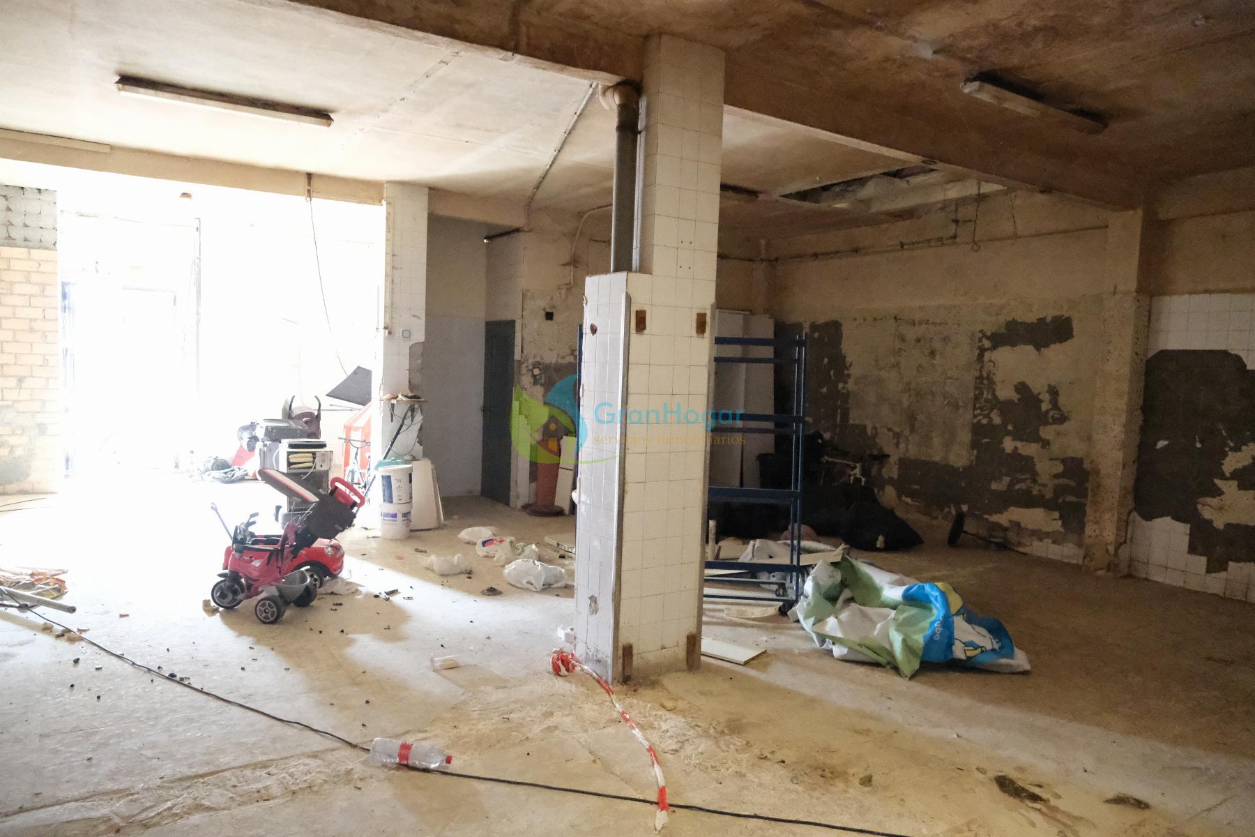 For sale of commercial in Sevilla