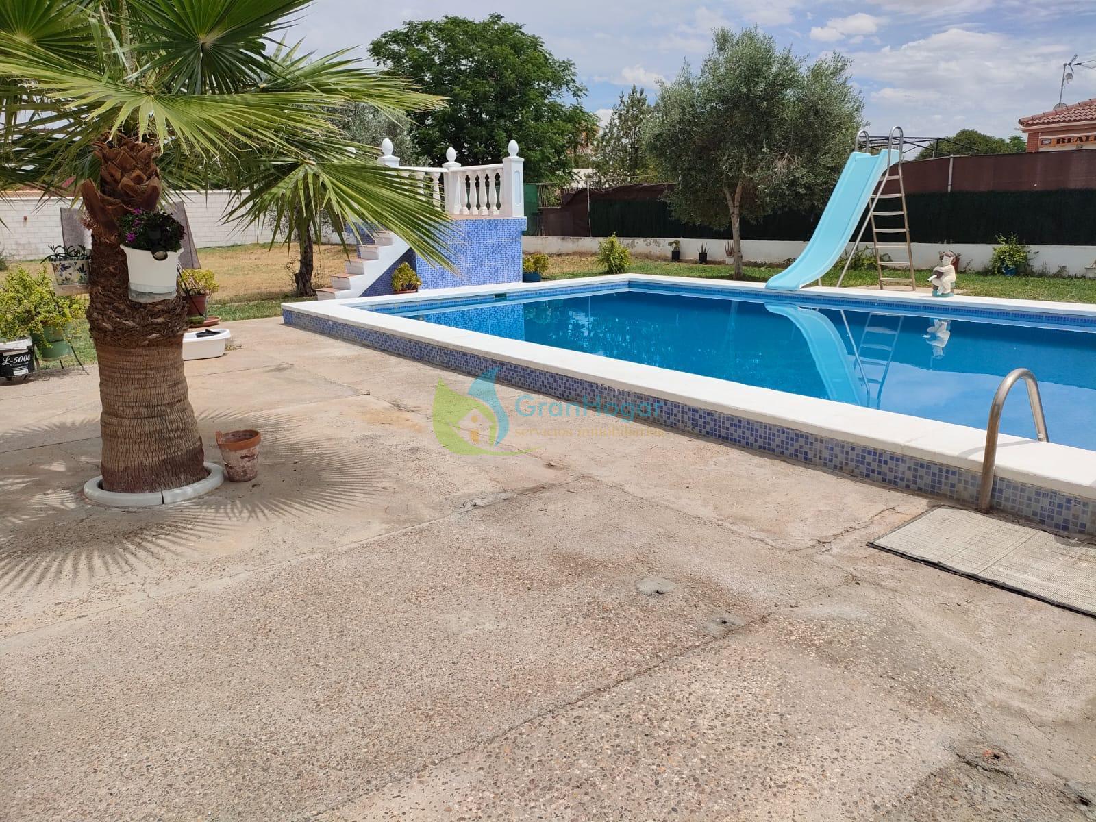 For sale of chalet in Sevilla