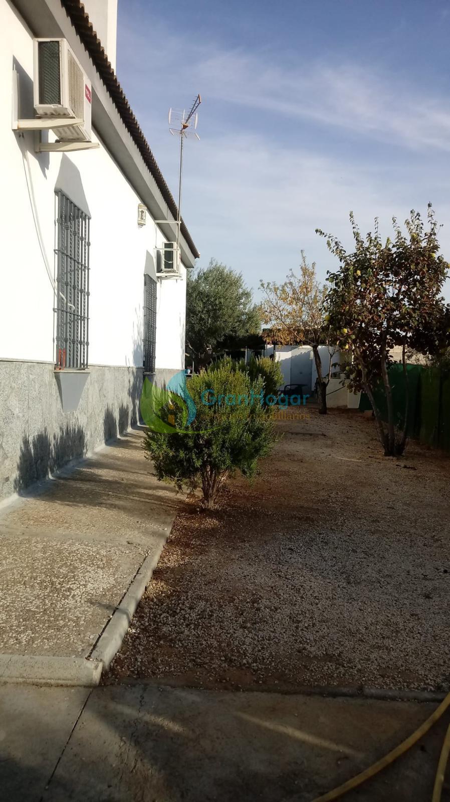 For sale of chalet in Sevilla