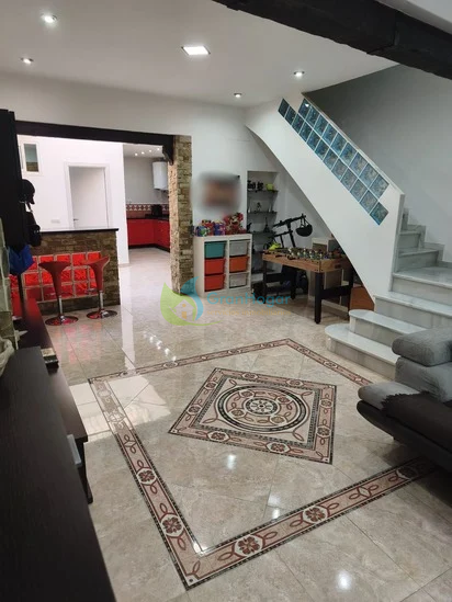 For sale of house in Sevilla