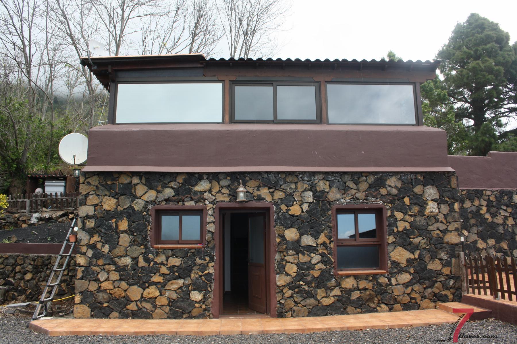 For sale of house in Breña Alta