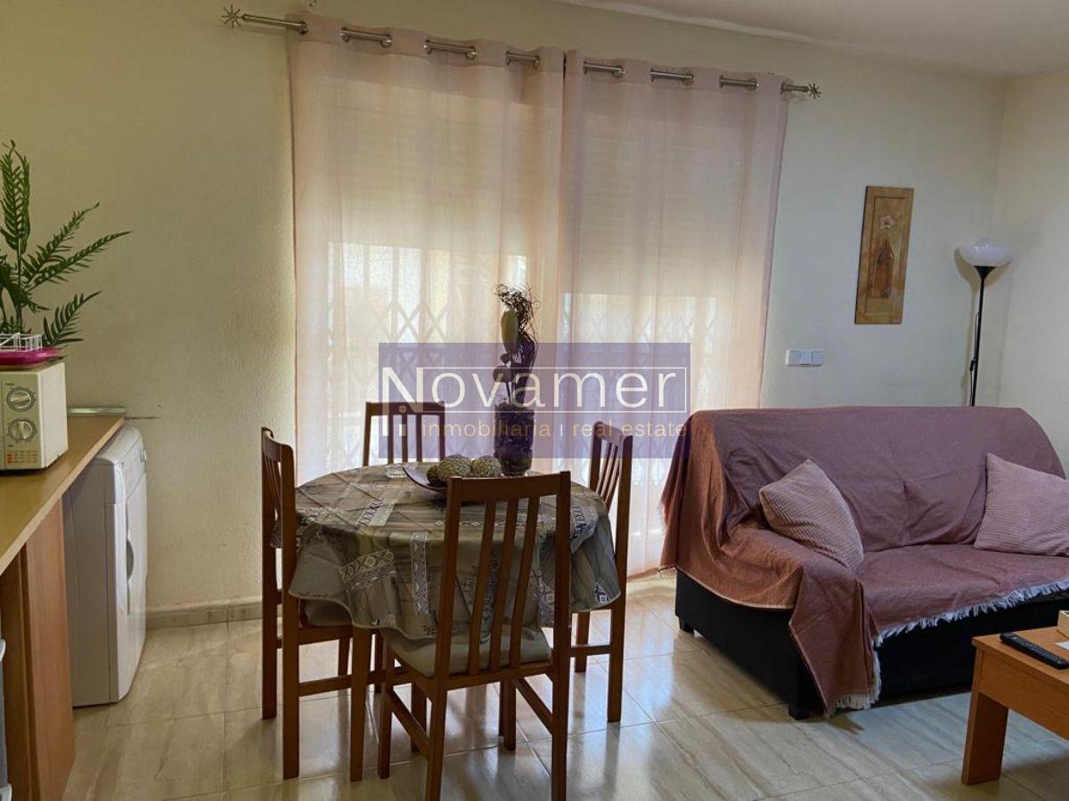 For sale of flat in Los Nietos