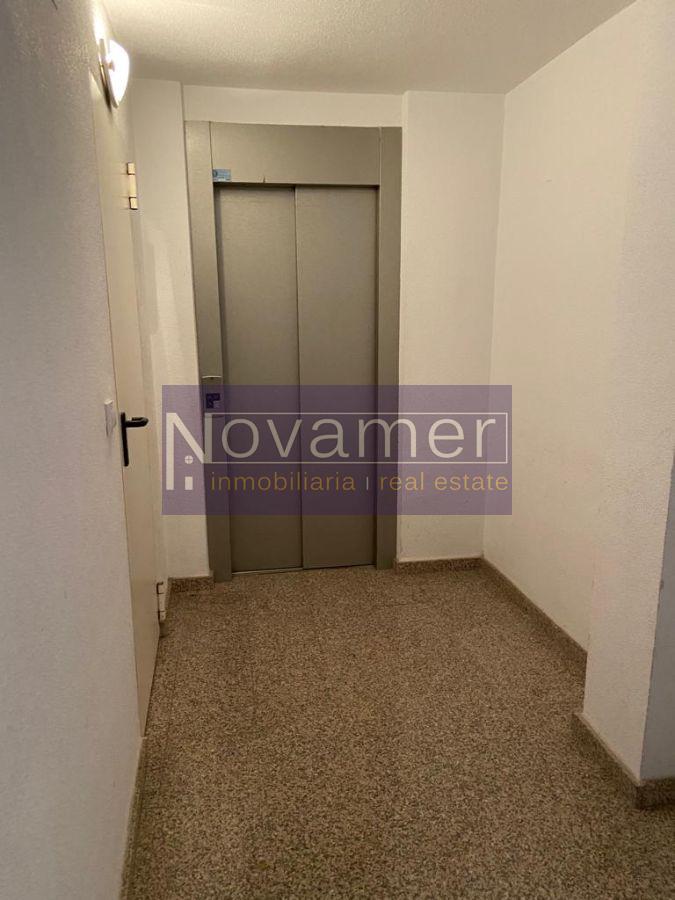 For sale of flat in Los Nietos