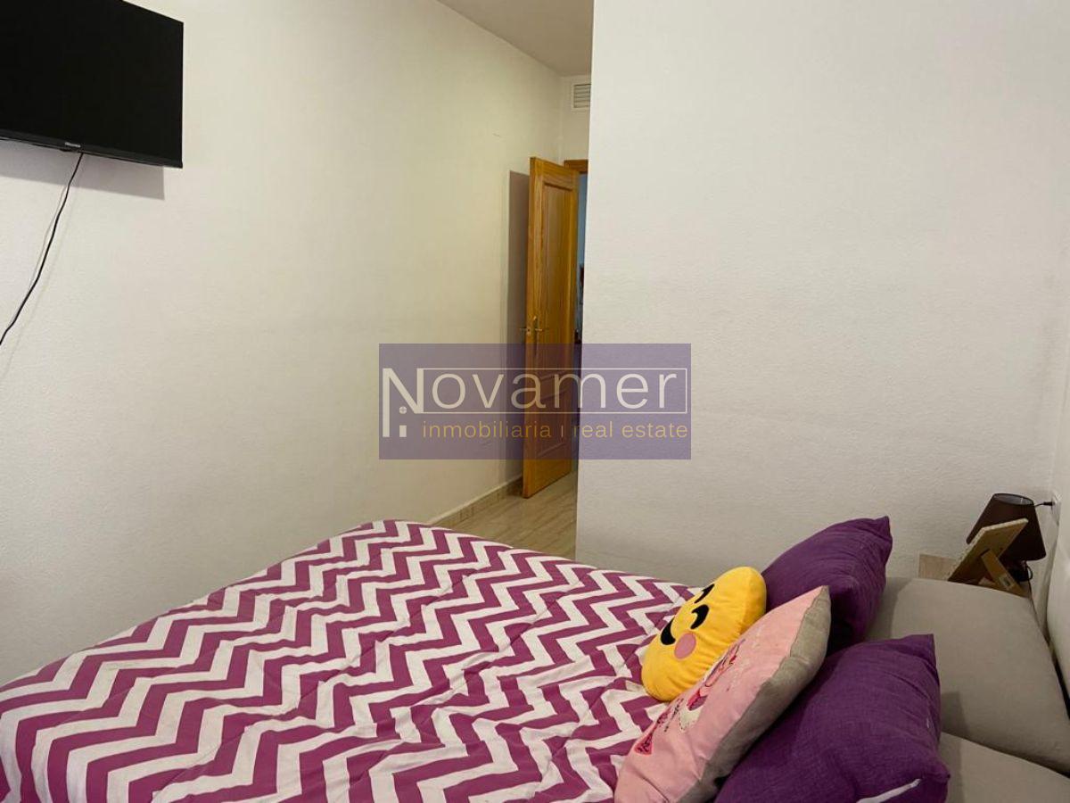 For sale of flat in Los Nietos