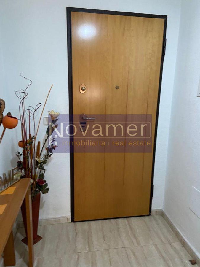 For sale of flat in Los Nietos