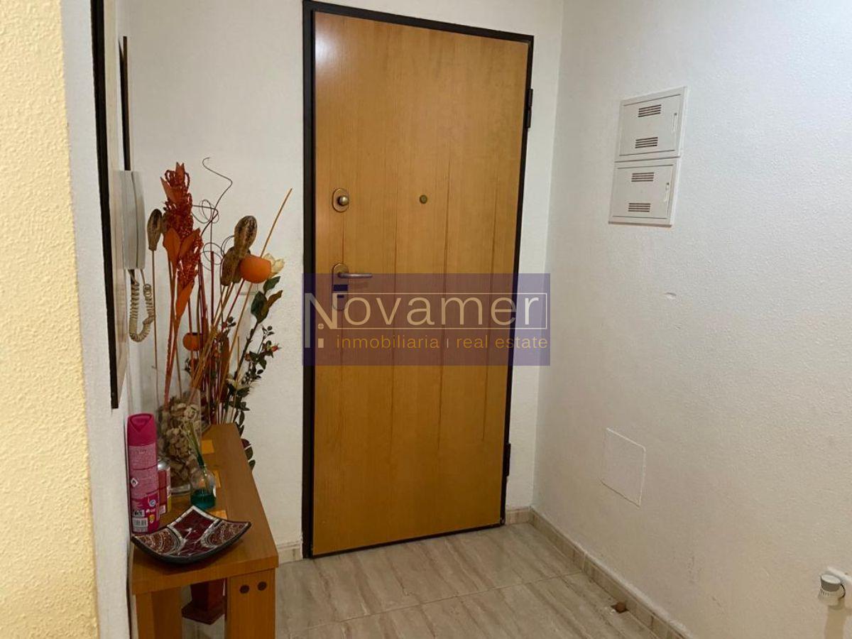 For sale of flat in Los Nietos