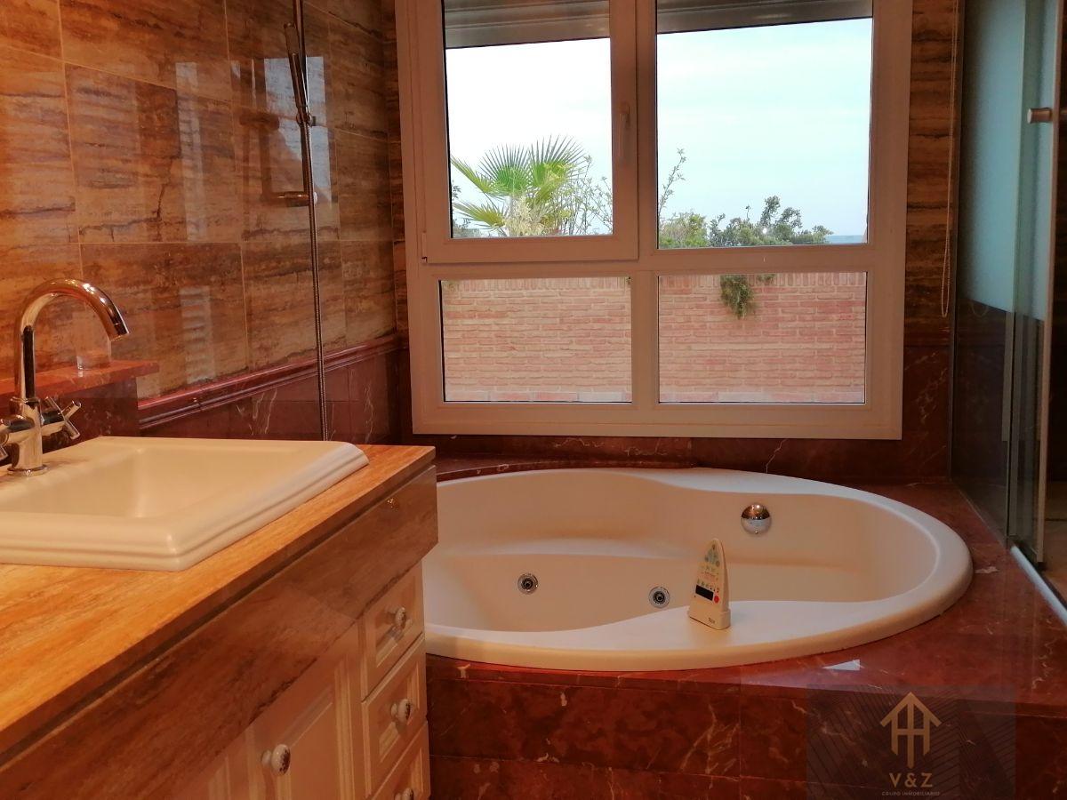 For sale of chalet in Alicante