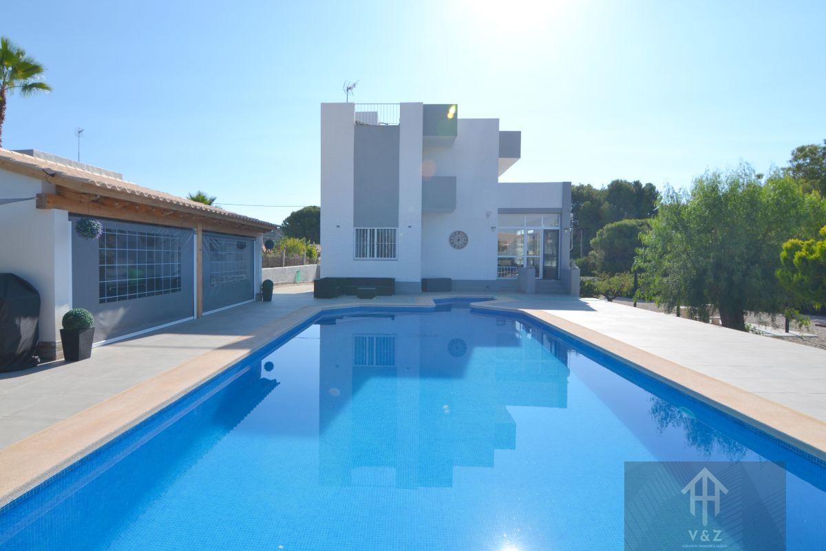 For sale of chalet in Alicante