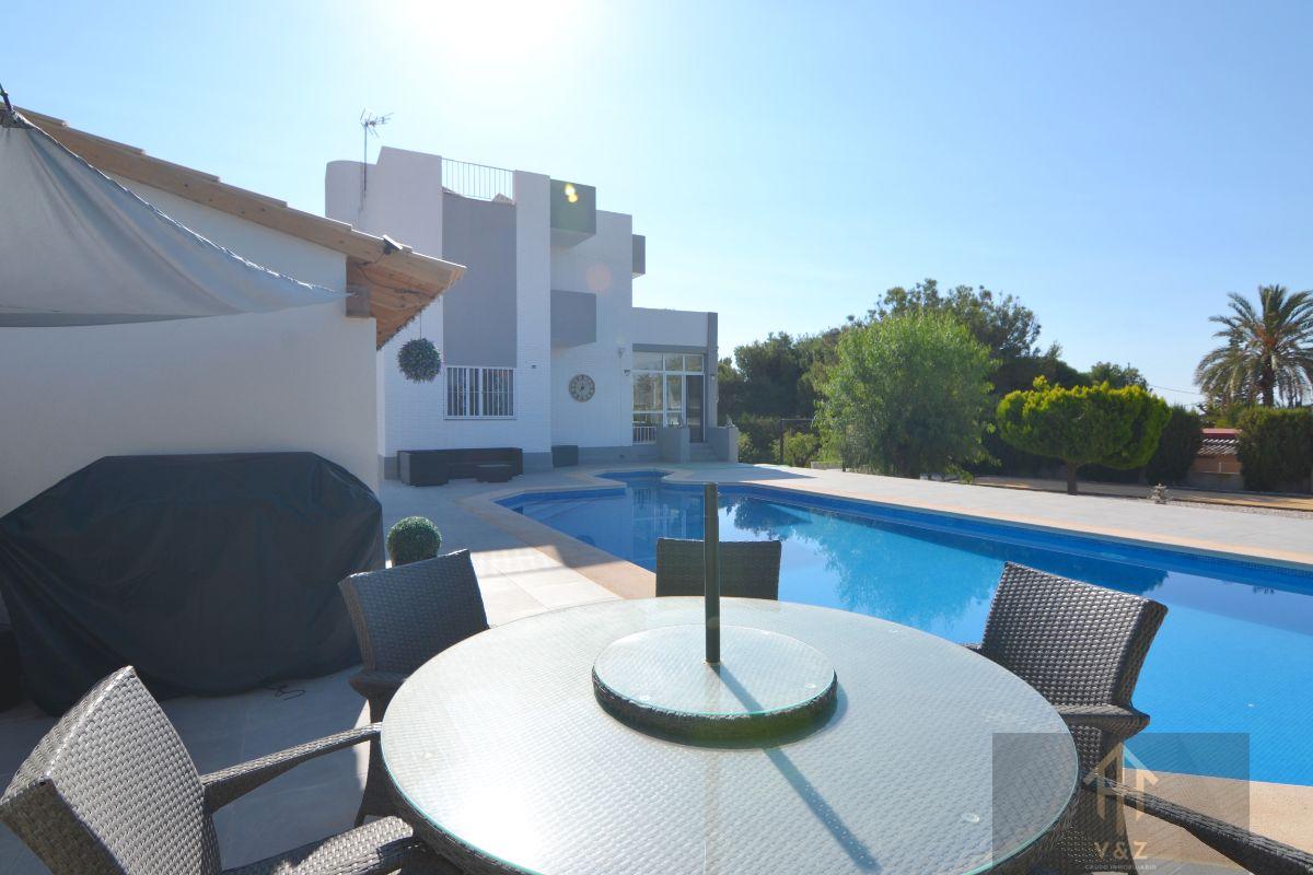 For sale of chalet in Alicante