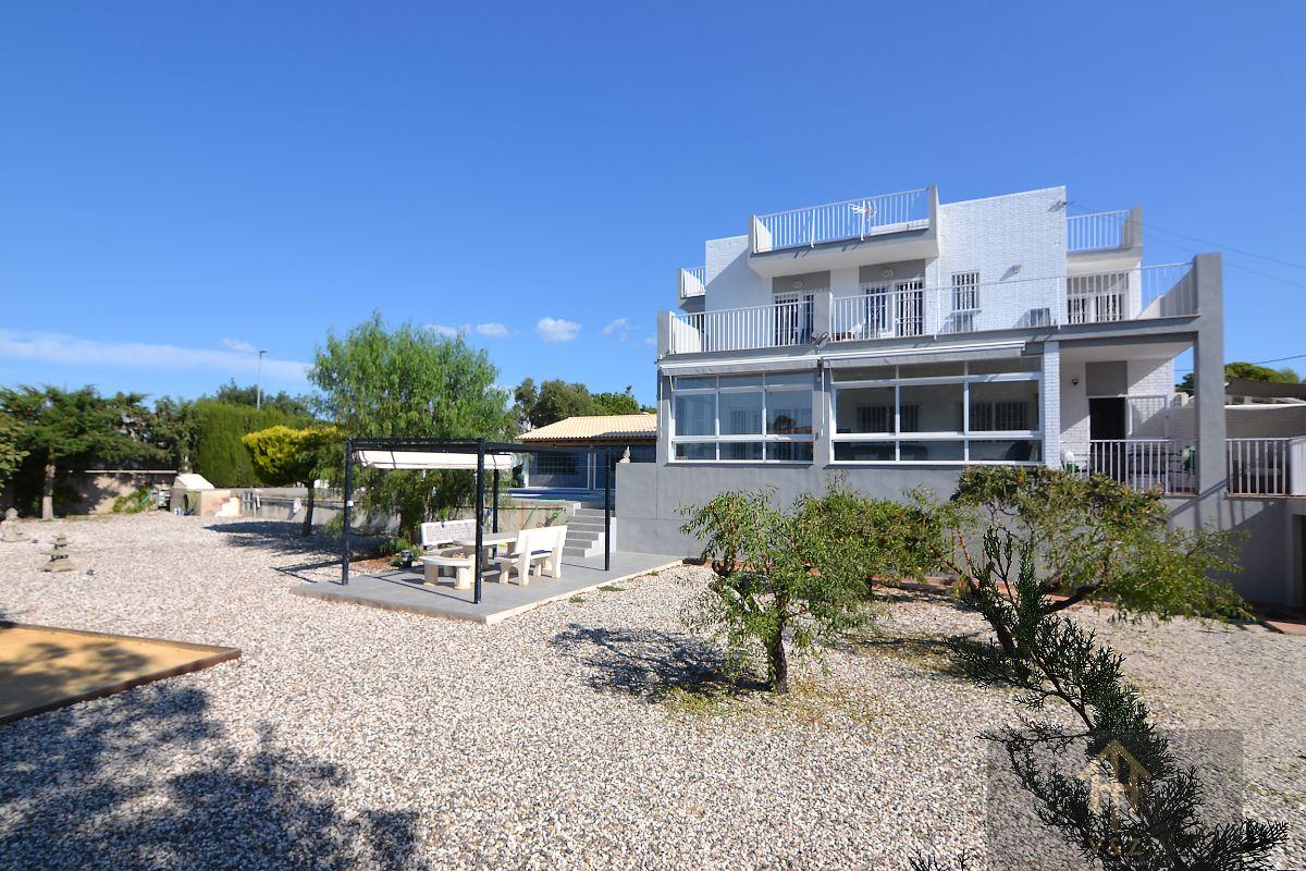 Zu verkaufen von chalet in
 Alicante