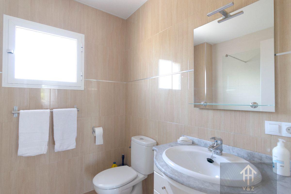 Zu verkaufen von chalet in
 Alicante