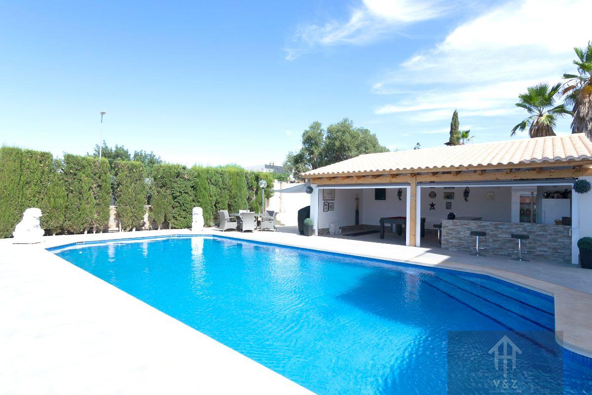 Zu verkaufen von chalet in
 Alicante