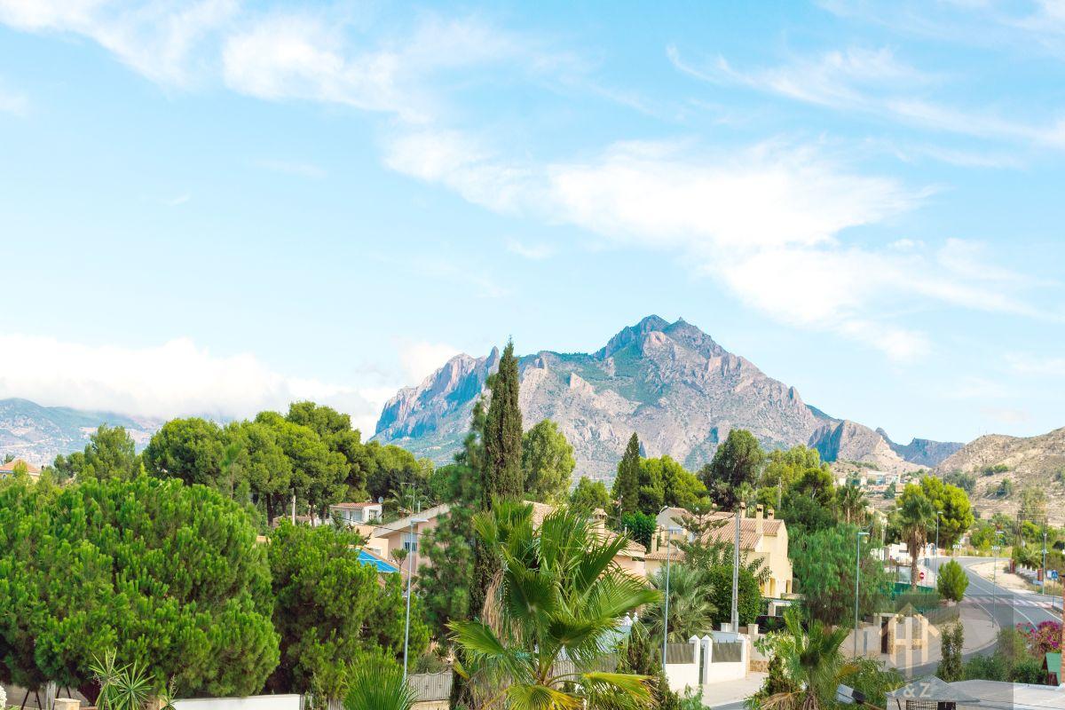 Zu verkaufen von chalet in
 Alicante