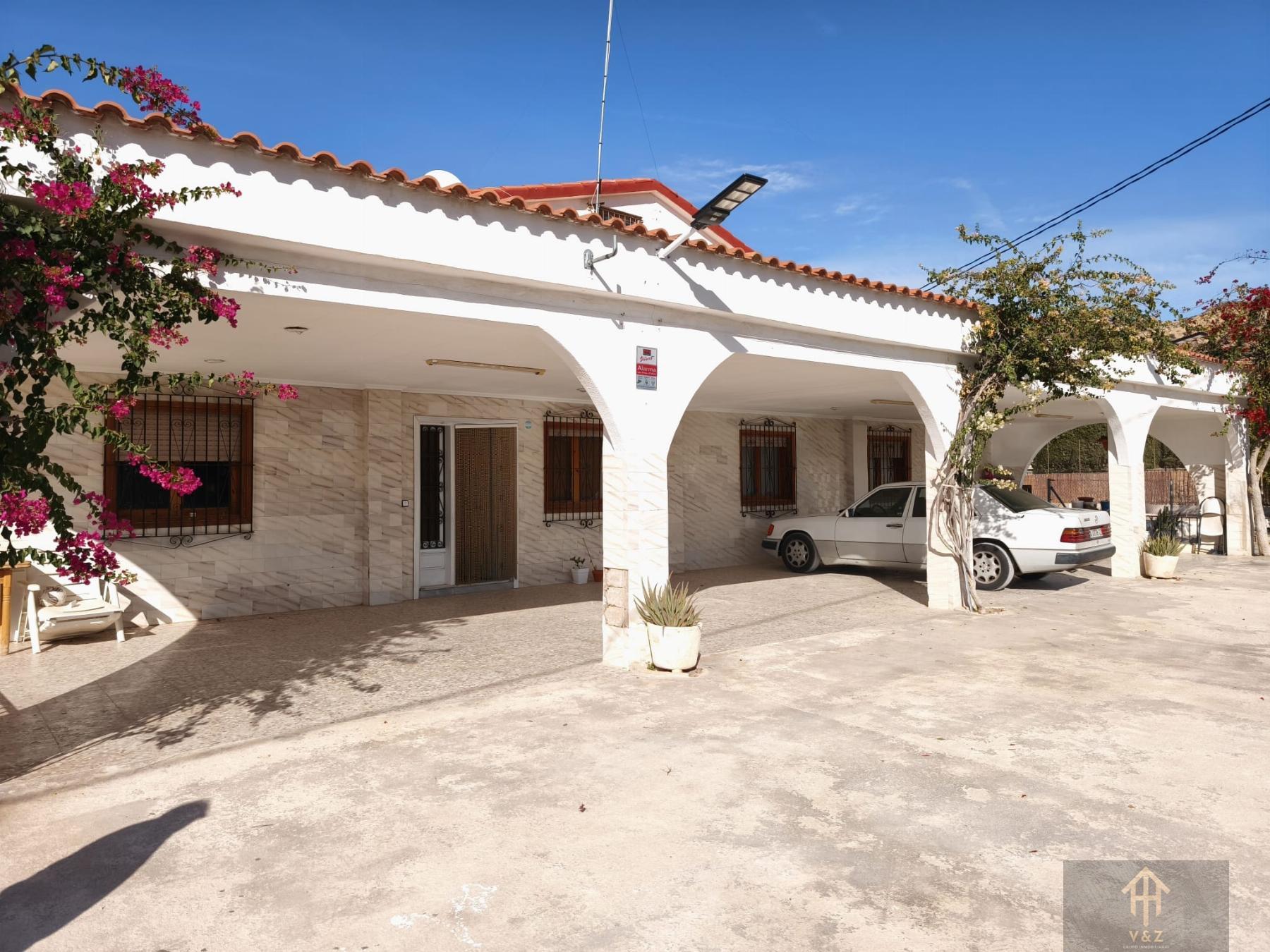 For sale of chalet in Alicante