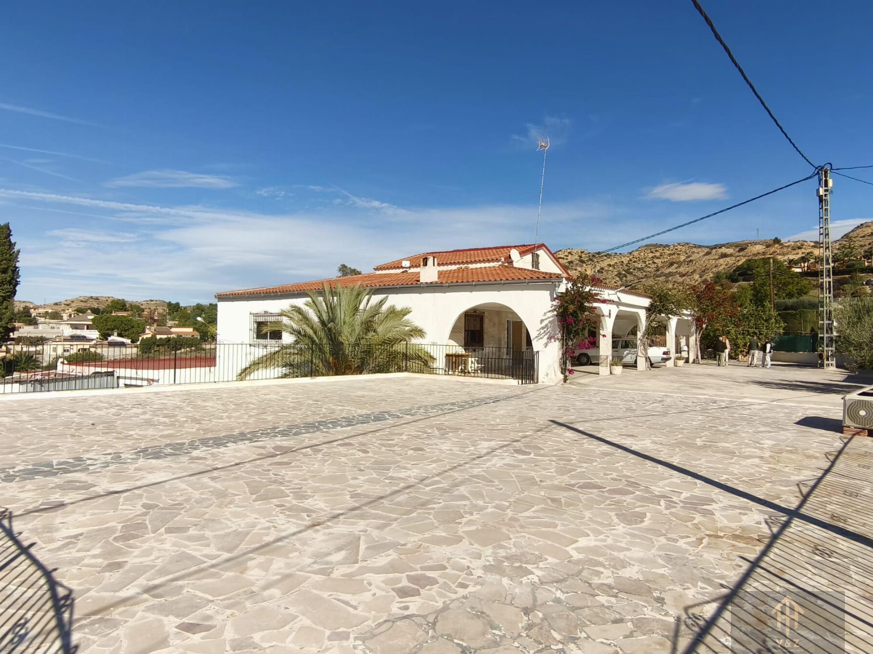 For sale of chalet in Alicante