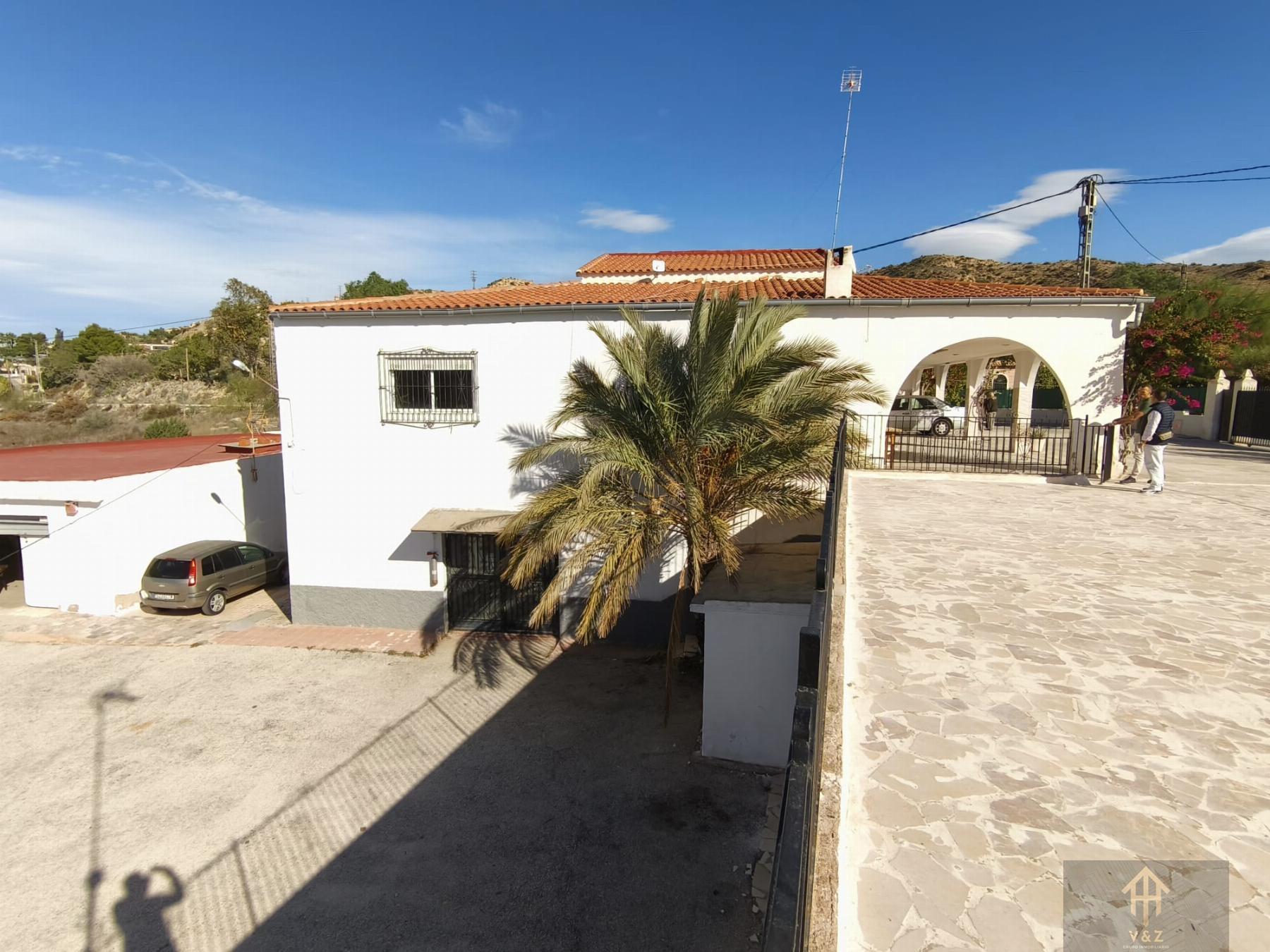 For sale of chalet in Alicante