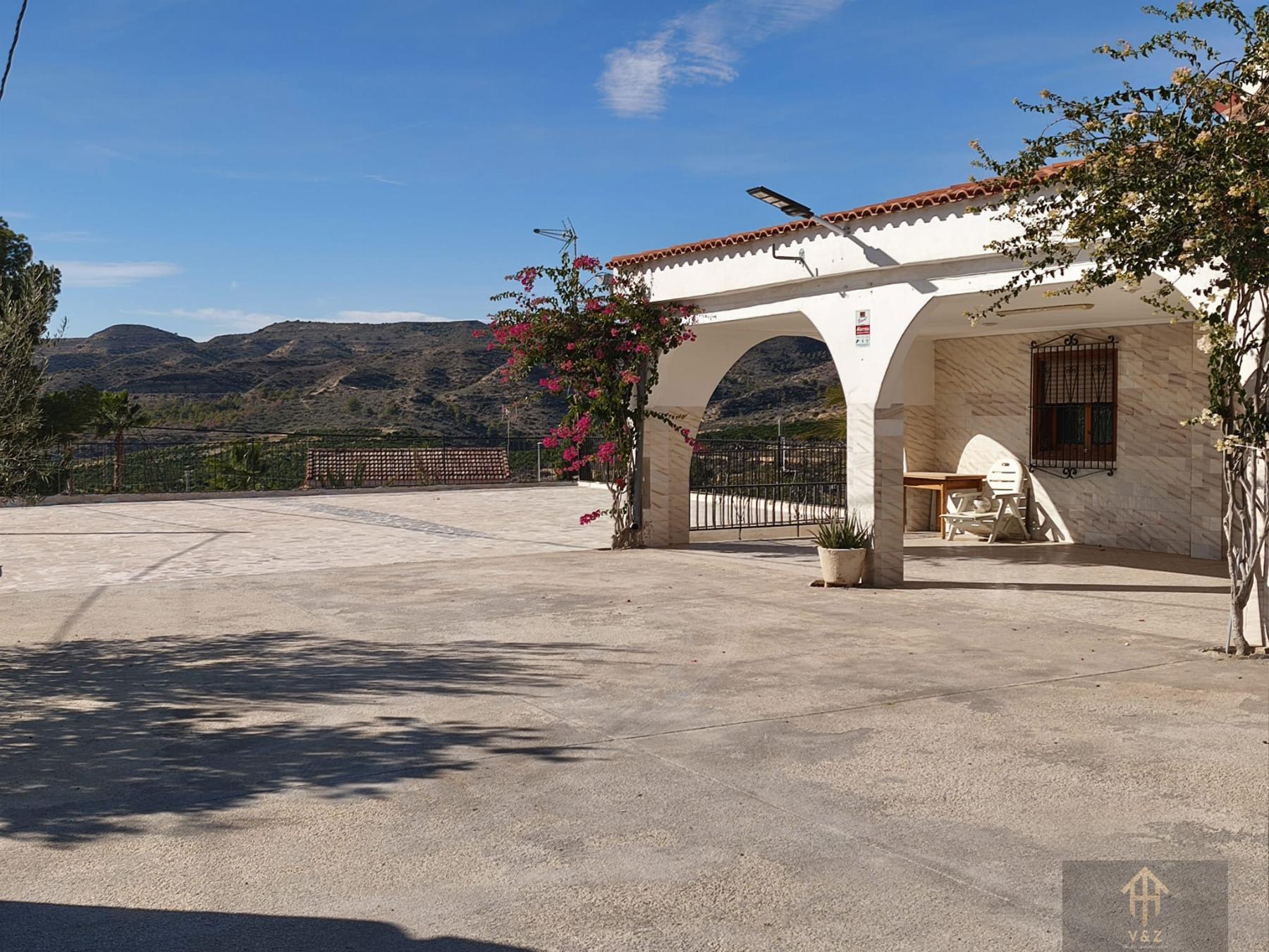 For sale of chalet in Alicante