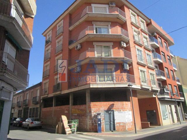 Venta de local comercial en Valdepeñas