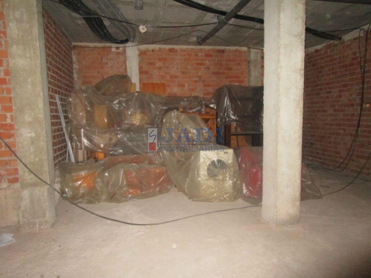 For sale of commercial in Valdepeñas