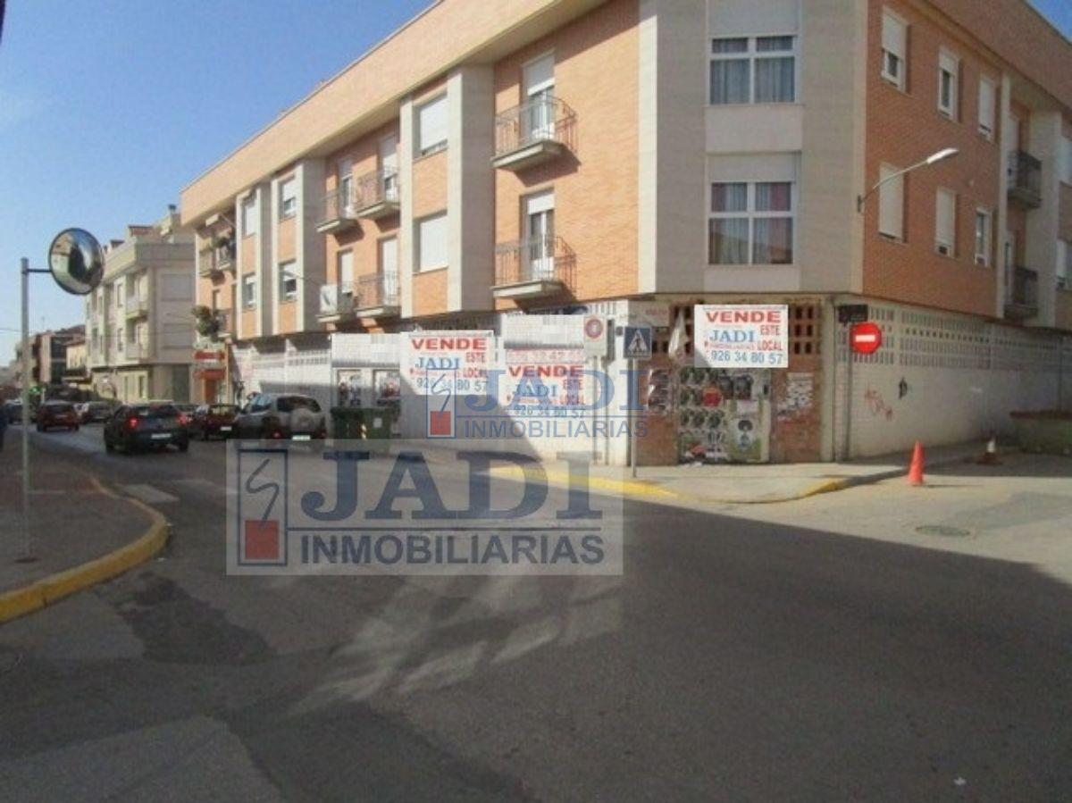 Venta de local comercial en Valdepeñas