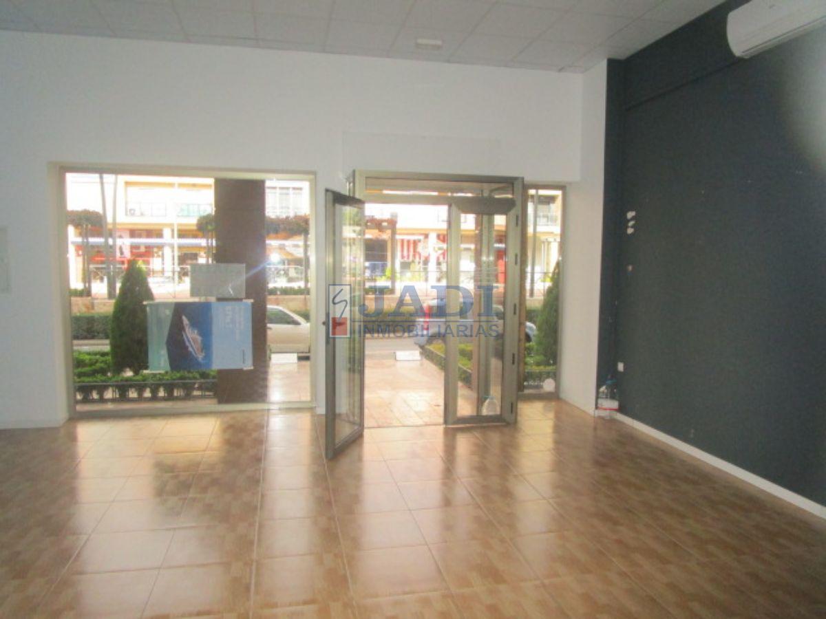 Venta de local comercial en Valdepeñas