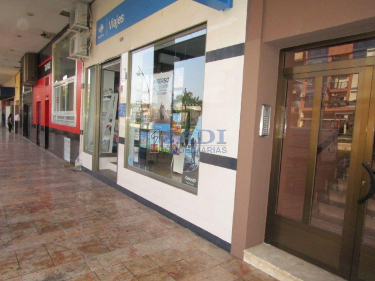 Venta de local comercial en Valdepeñas