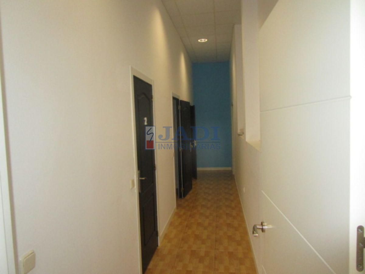 For sale of commercial in Valdepeñas