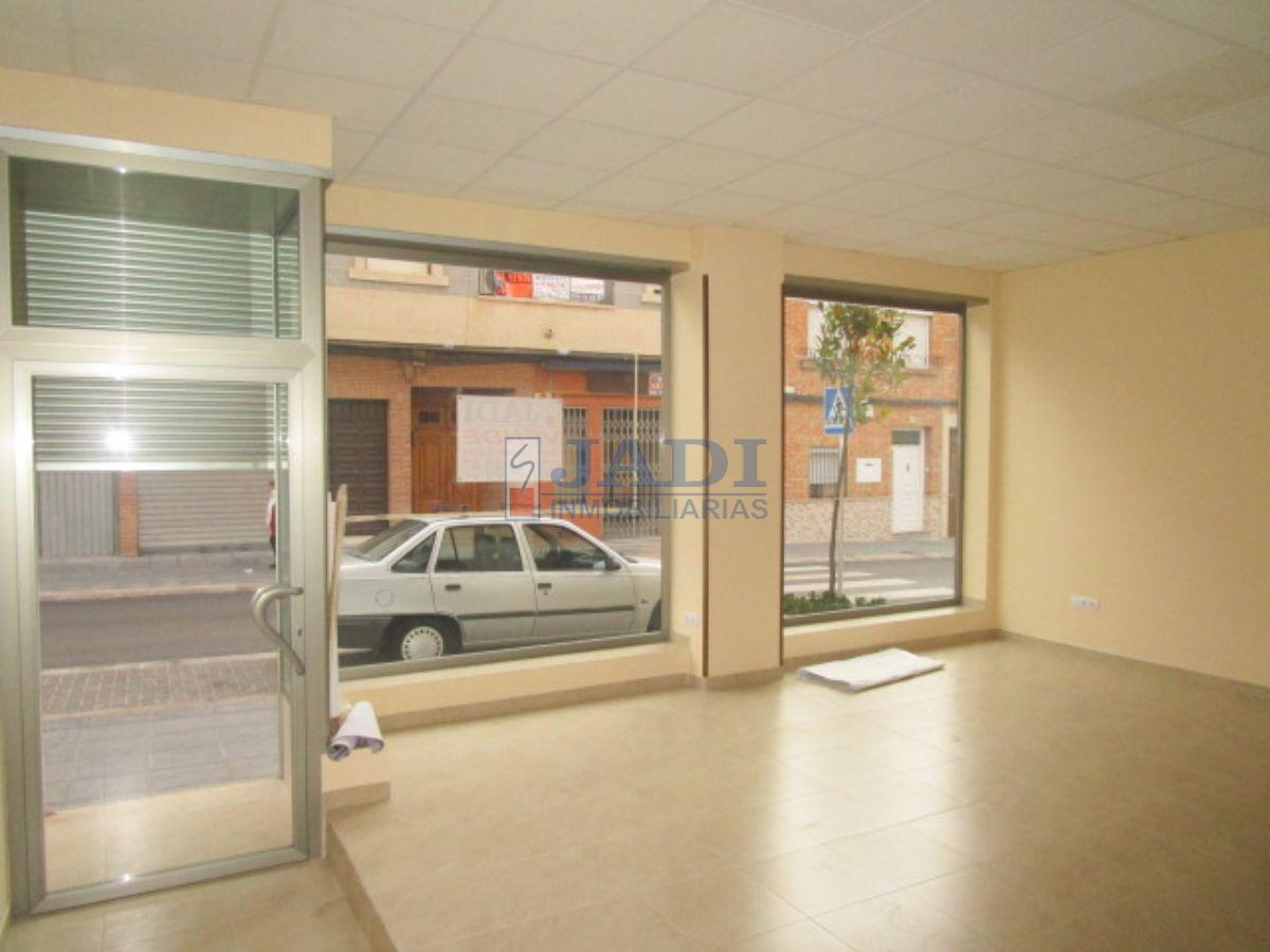 Venta de local comercial en Valdepeñas