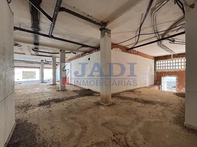 Venta de local en Valdepeñas