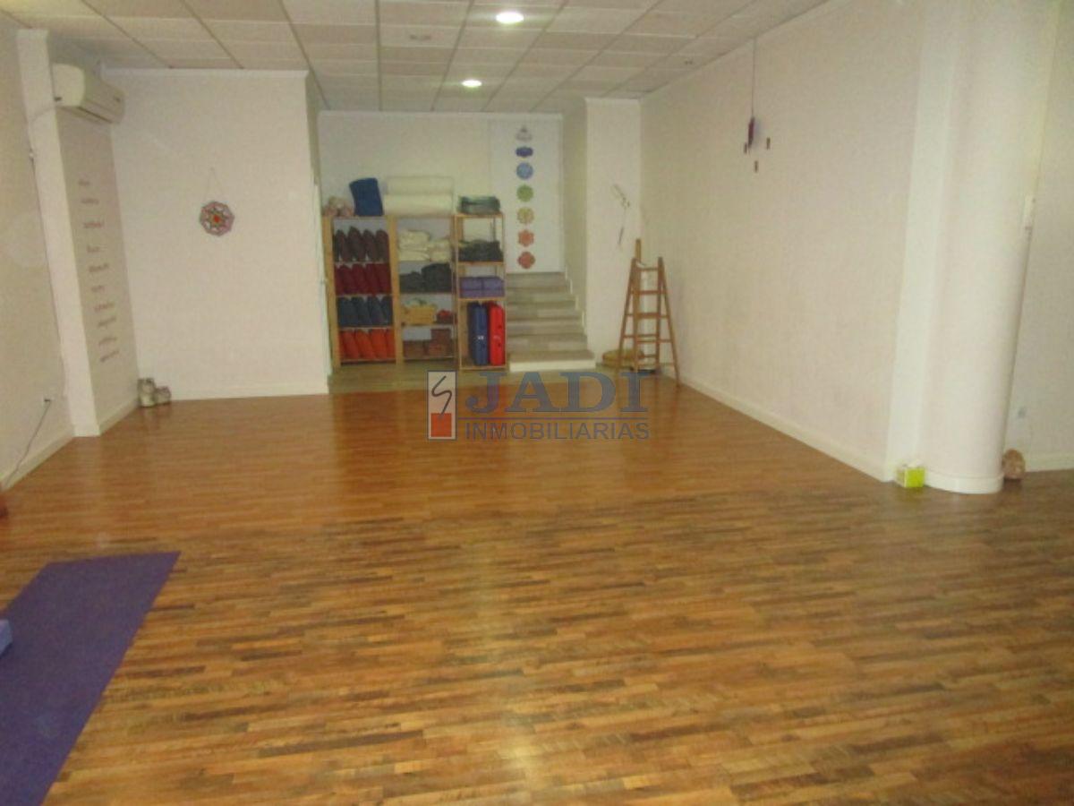 For sale of commercial in Valdepeñas