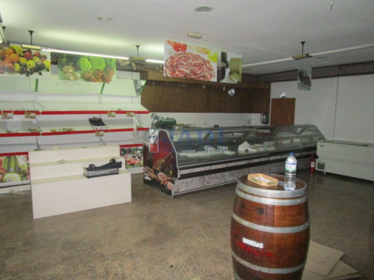 For sale of commercial in Valdepeñas