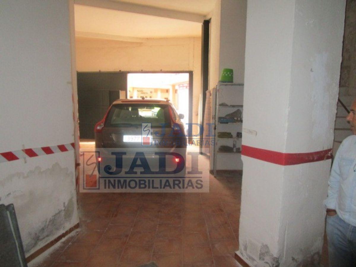 For sale of commercial in Valdepeñas