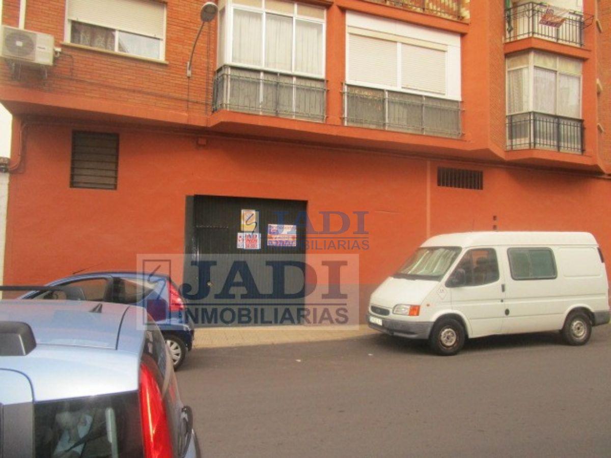 Venta de local comercial en Valdepeñas