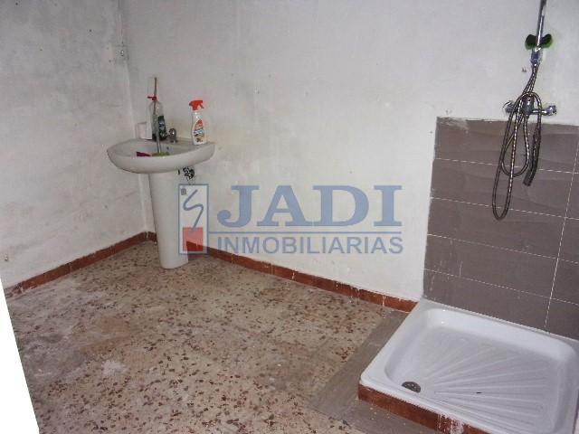 Venta de local en Valdepeñas