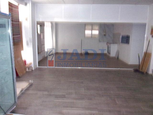 Venta de local en Valdepeñas