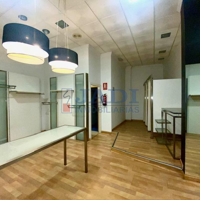 For sale of commercial in Valdepeñas