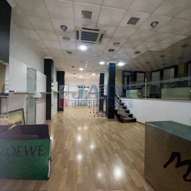 For sale of commercial in Valdepeñas