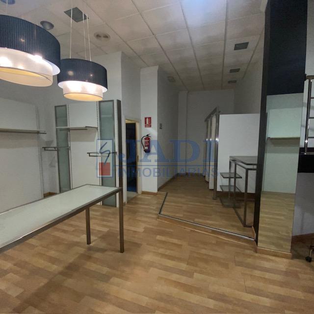 For sale of commercial in Valdepeñas