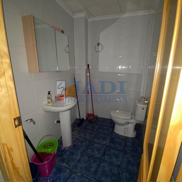 For sale of commercial in Valdepeñas