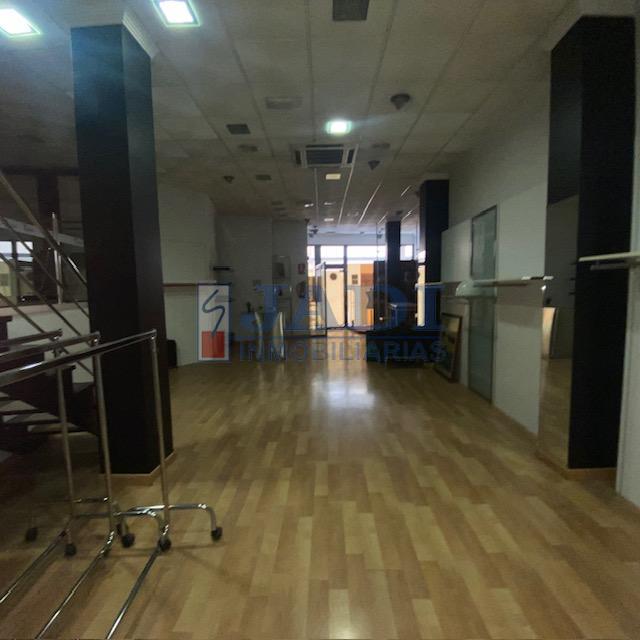 For sale of commercial in Valdepeñas