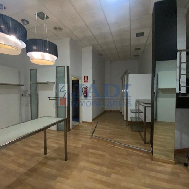 For sale of commercial in Valdepeñas