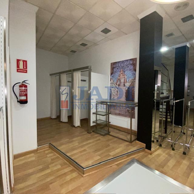 For sale of commercial in Valdepeñas