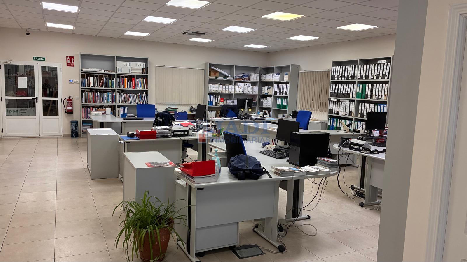 Venta de nave en Valdepeñas