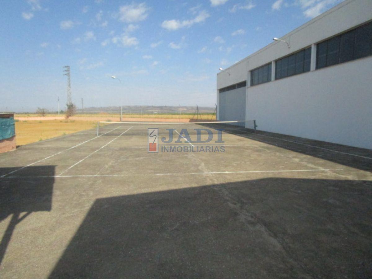 For sale of industrial plant/warehouse in Valdepeñas