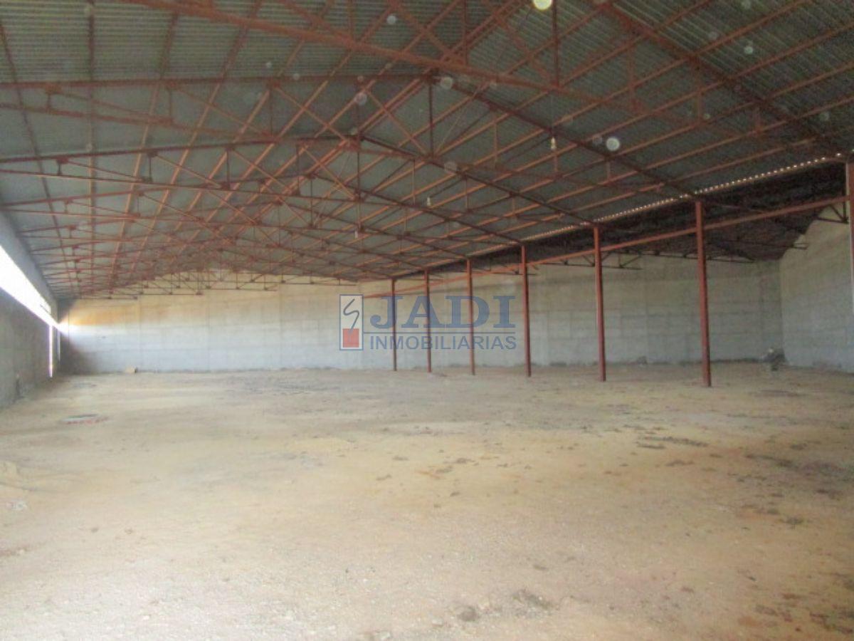 For sale of industrial plant/warehouse in Valdepeñas