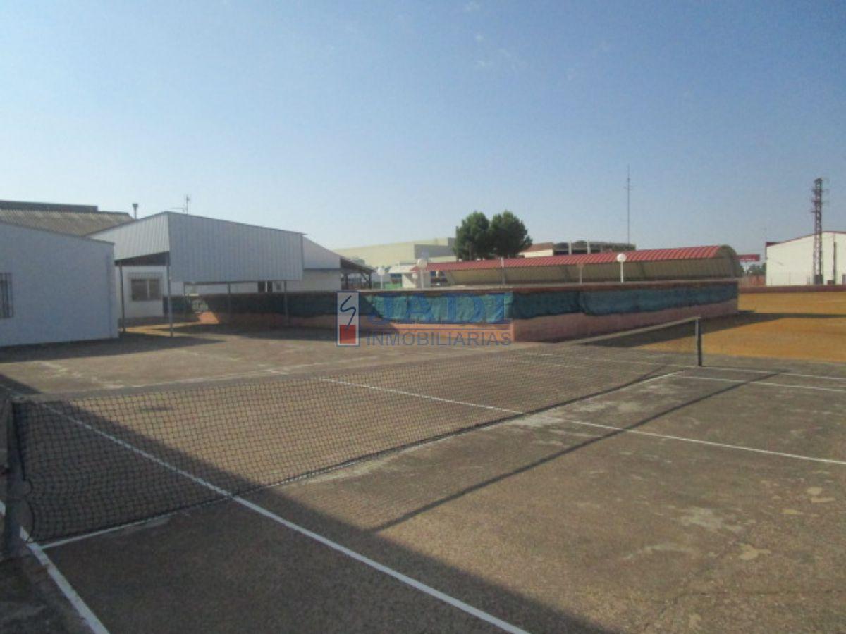 For sale of industrial plant/warehouse in Valdepeñas