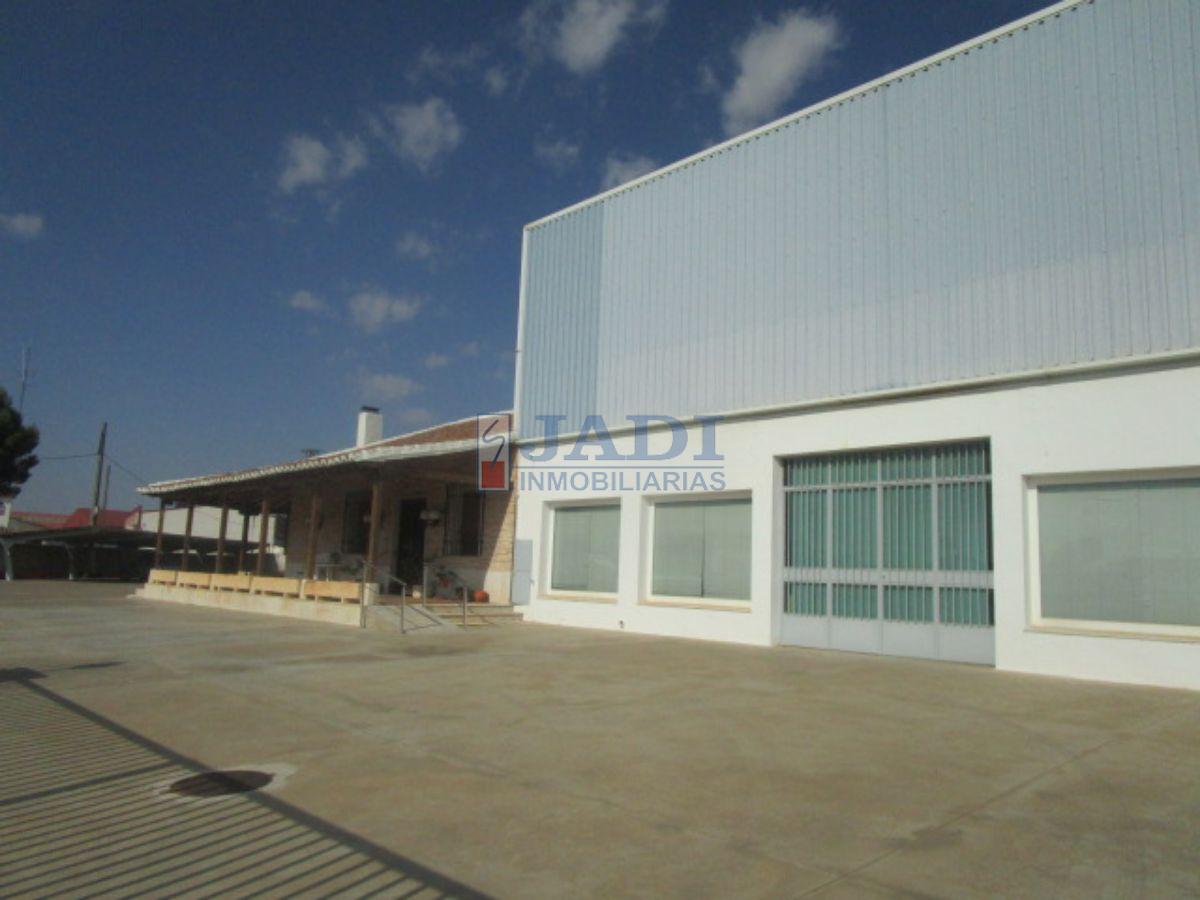 For sale of industrial plant/warehouse in Valdepeñas