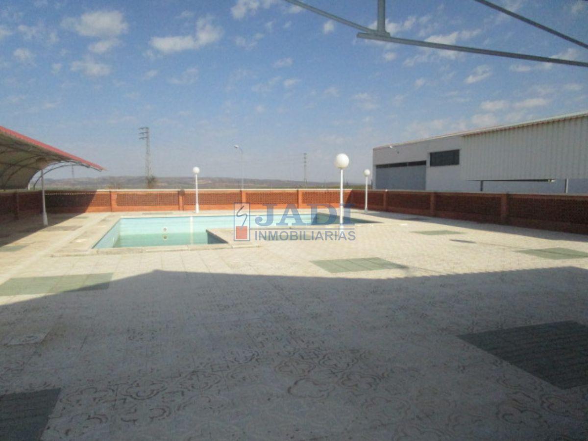 For sale of industrial plant/warehouse in Valdepeñas